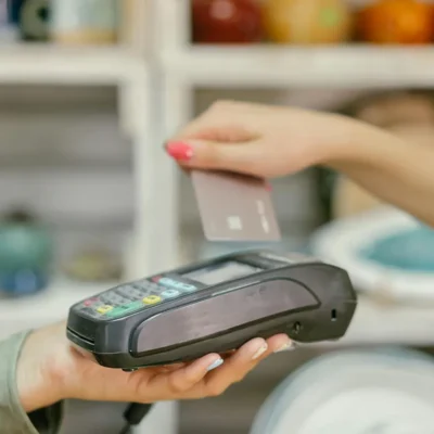 Legge le carte di credito: il POS