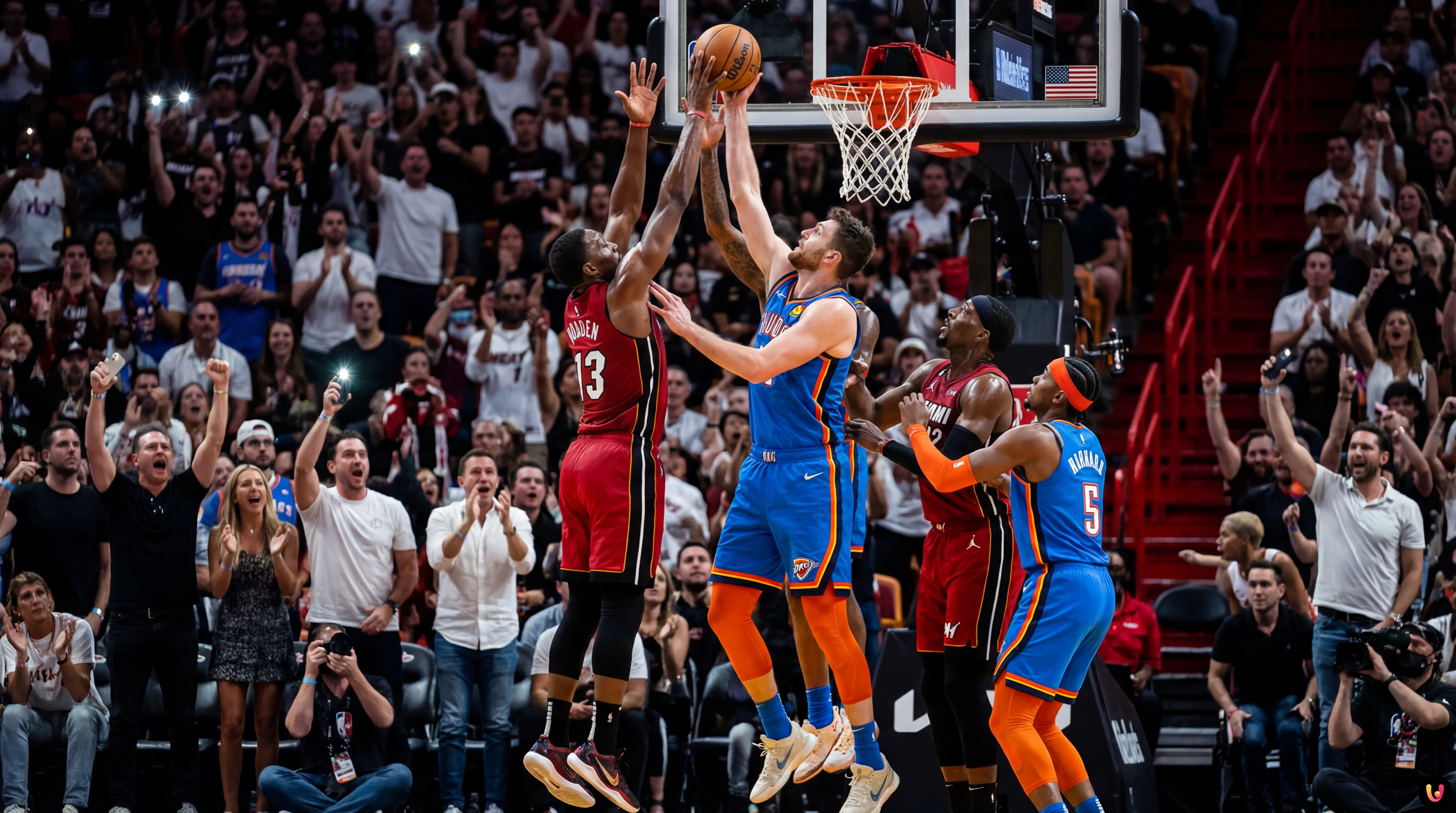 Miami Heat vs Thunder: Vittoria Epica sui Campioni NBA Giocatori Miami Heat esultano dopo la vittoria contro i Thunder al Kaseya Center