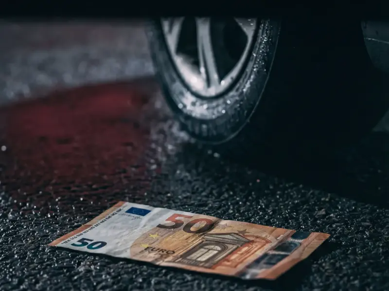 Pinterest: RCA, a dicembre premio medio a 387 euro: rincari al +3,5% ma la corsa rallenta